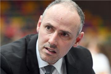 Michael Mai hat seinen Kader fast zusammen. Der Eisbären-Trainer hofft, die letzten offenen Stellen bis zum Trainingsstart am Montag besetzen zu können. 
