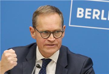 Michael Müller (SPD), Regierender Bürgermeister, beantwortet nach der Sitzung des Berliner Senats im Roten Rathaus Fragen von Journalisten.