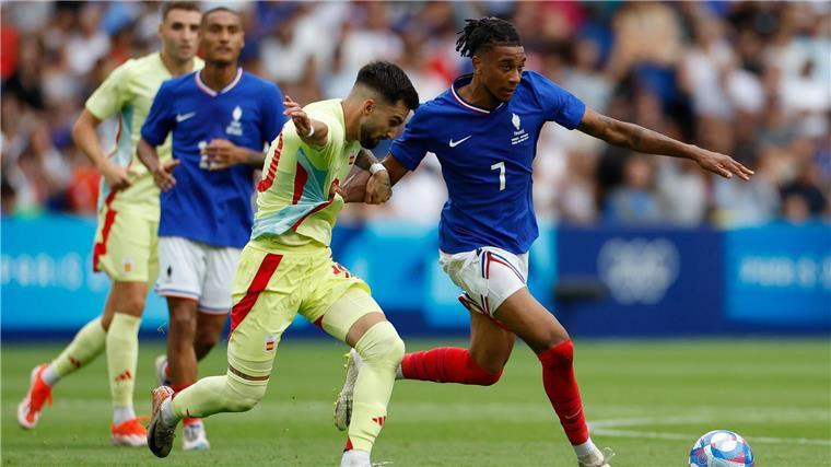 Olise trainiert beim FC Bayern erstmals mit Mannschaft Michael Olise legt beim FC Bayern München mit der Mannschaft los.