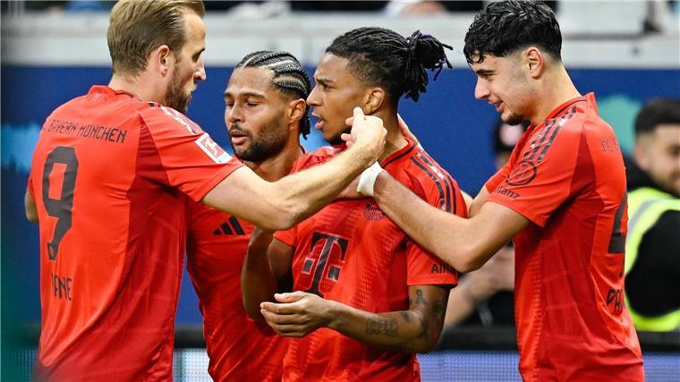 Trotz Dominanz: FC Bayern verspielt Sieg in Frankfurt Michael Olise (M) erzielte den dritten Treffer der Bayern kurz nach der Pause.
