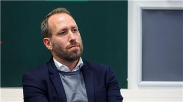 Michael Ströll will das Graue-Maus-Image des FC Augsburg loswerden.