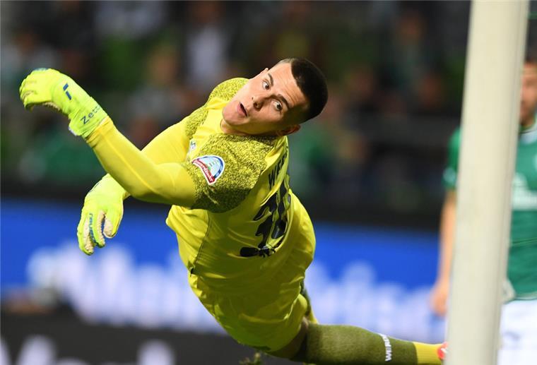  Werders Torwart Michael Zetterer 