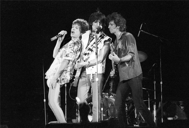 Kultgitarrist Keith Richards wird 80 Mick Jagger (l-r), Ron Wood und Keith Richards im Juni 1982.
