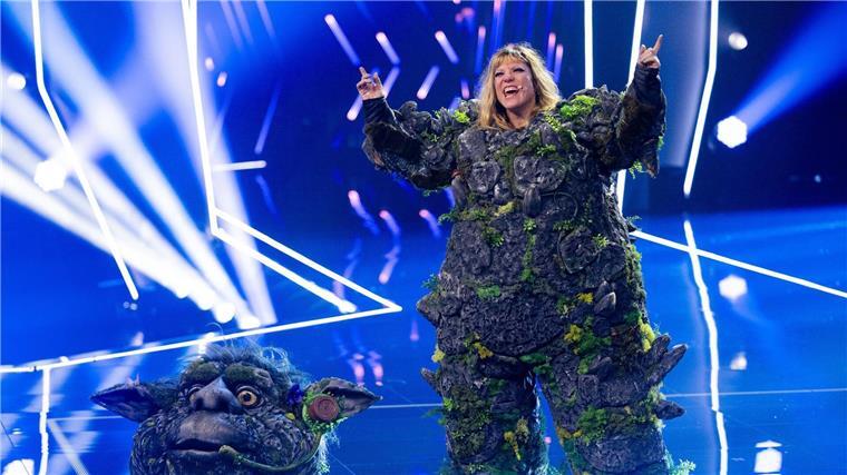 Der Troll - Sängerin Mieze bei „Masked Singer“ enttarnt Mieze Katz ist die Frontfrau der Elektropunkband Mia.