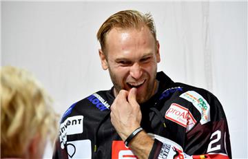 Mike Hoeffel zieht es zu den Iserlohn Roosters.