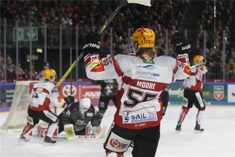 Mike Moore traf in Köln zum 1:1 für die Fischtown Pinguins.