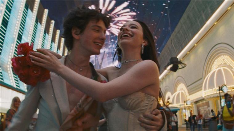 Cannes-Gewinner „Anora“ kommt ins Kino Mikey Madison (rechts) spielt im gleichnamigen Film Anora, Mark Eydelshteyn ist Ivan.