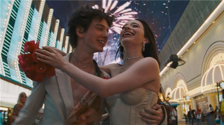 Mikey Madison (rechts) spielt im gleichnamigen Film Anora, Mark Eydelshteyn ist Ivan.