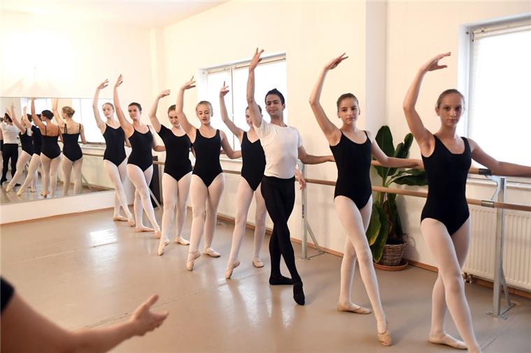 Mikhail Baryshnikov ist sein großes Vorbild: David Hayrabed übt täglich bei „Dance Art“. 