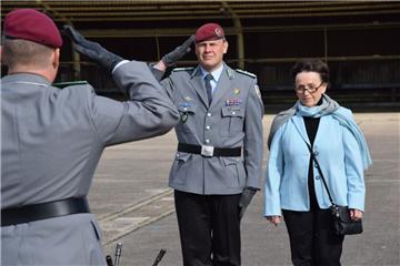 Militärischer Gruß: Oberst Christian von Blumröder und die Anderlinger Bürgermei...