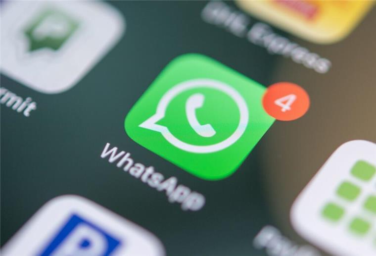 Ende der Privatsphäre? EU plant Kontrolle aller Messenger-Inhalte Das WhatsApp auf einem Handy.