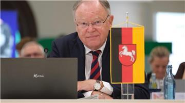 Ministerpräsident Weil sieht die neuen Beschlüsse zur Migration als „weitere Bausteine“.