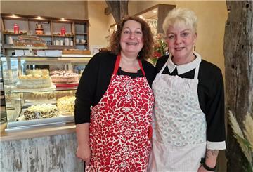 Mirja Schwuchow und Iris Knitt betreiben zusammen das Café Golzwarder Deel.