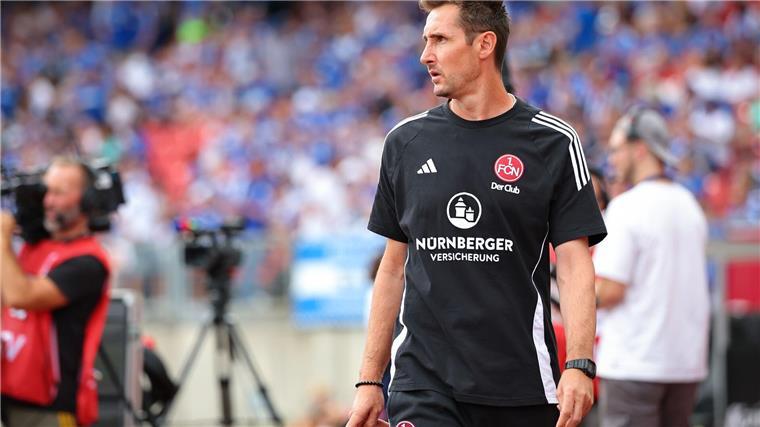 Erster Klose-Sieg: Nürnberger 3:1-Comeback gegen Schalke Miroslav Klose gewinnt sein erstes Zweitligaspiel als Trainer.