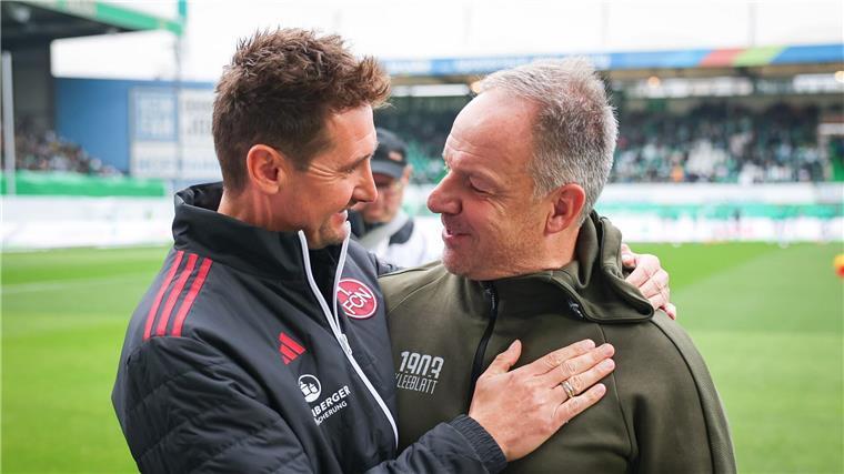 Miroslav Klose (links) und Alexander Zorniger stehen sich erstmals als Trainer gegenüber.