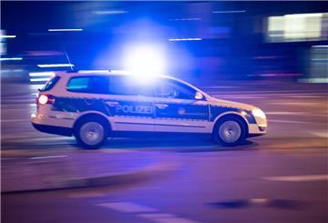 Mit 170 km/h ist der Motorradfahrer vor der Polizei geflüchtet. Zeugen sollen sich melden.