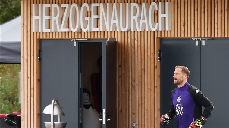 Nagelsmann probt die Zukunft mit Pavlovic und Stiller Mit 34 Jahren Debütant: Oliver Baumann bekommt seinen ersten DFB-Einsatz.