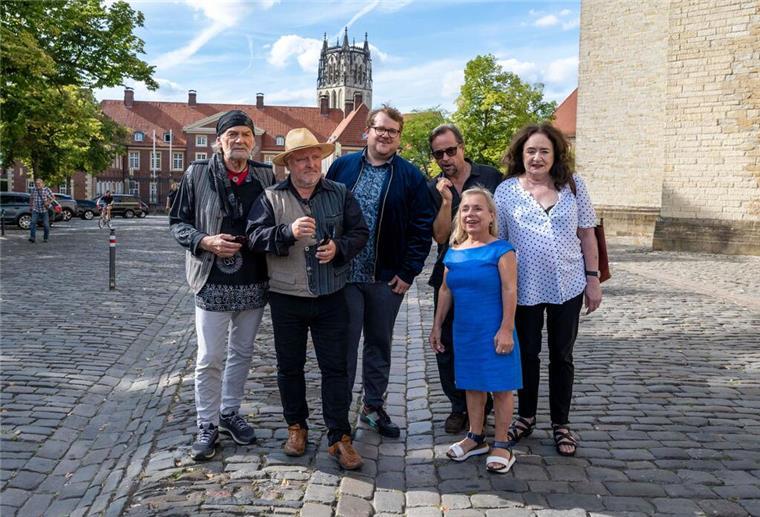 „Tatort“-Sommerpause vorbei: Adieus in Franken und Frankfurt Mit Abstand das populärste Team beim „Tatort“: Die Schauspieler der Münster-Krimis - von links nach rechts: Claus D. Clausnitzer, Axel Prahl, Björn Meyer, Jan Josef Liefers, Christine Urspruch und Mechthild Großmann. (Archivfoto)