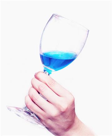 Mit blauem Wein von der Firma "Gik Blue"
machen sechs Freunde aus Portugalete im Norden Spaniens sehr gute Geschäfte. 