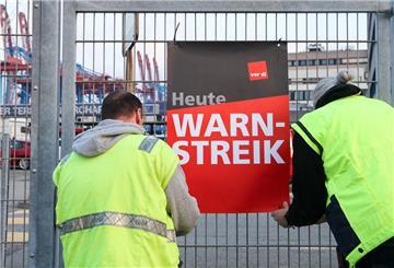 Mit Blick auf den nächsten Verhandlungstag gestreikt.