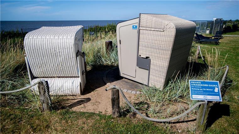 Mit Blick aufs Wattenmeer: Die Strandkorbsauna in Cuxhaven.