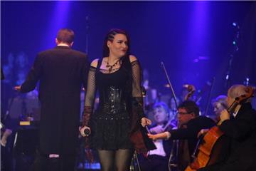Mit "Classic meets Pop" hat Sarah Trumpfheller bereits Erfahrung. Schon 2012 trat sie mit einem Orchester im Rücken auf der großen Bühne auf.