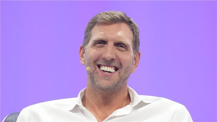 Mit David Hasselhoff gegen Stress - das hatte der frühere NBA-Basketballstar Dirk Nowitzki als Geheimrezept.