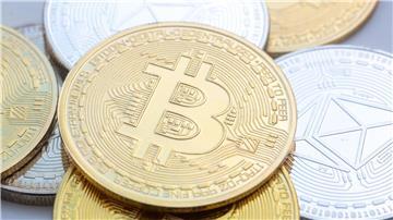 Mit dem Anstieg nähert sich der Bitcoin seinem bisherigen Rekordstand von rund 73.800 Dollar an.
