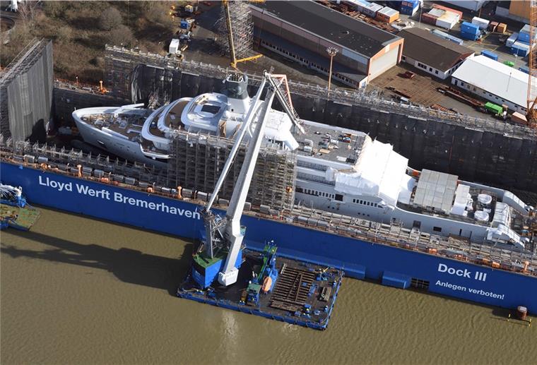 Mit dem Bau der Luxusyacht „Solaris“ wollte die Lloyd Werft dieses Markt-Segment erobern. Aber es fehlen weitere Aufträge. Nun droht die Stilllegung der Werft. Foto: Scheer
