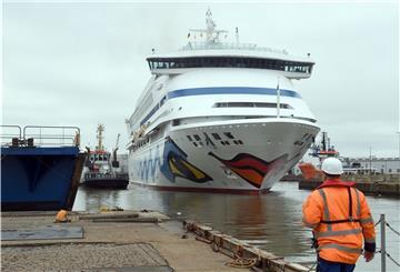 Mit dem Eindocken der „Aida Aura“ eröffnen sich wieder neue Perspektiven für den Betrieb. Am Montag wurde das Insolvenzverfahren beendet. Foto: Scheer