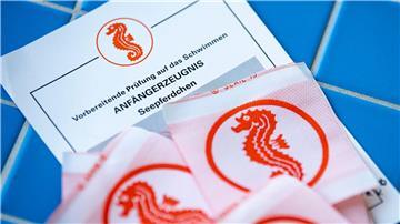 Mit dem Förderprogramm sollen vor allem Lehrschwimmbecken erneuert werden. (Symbolbild)