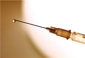 Mit dem Impfstoff von Biontech und Pfizer werden in der Arztpraxis von Dr. Lars Pohlmeier in Stuhr-Brinkum derzeit rund 100 Probanden gegen das Corona-Virus geimpft.