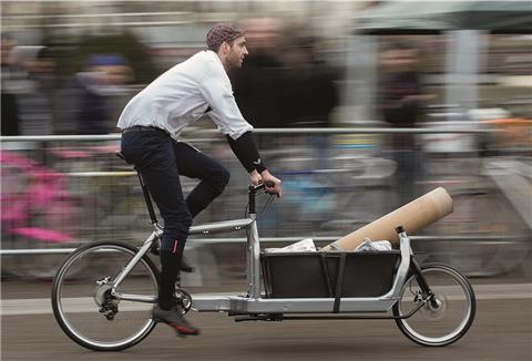 Mit dem Lastenrad können die Waren durch geschickte Planung innerhalb weniger Stunden klimaneutral geliefert werden.