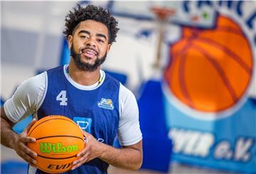 Mit den Eisbären Bremerhaven will Carrington Love ähnlich erfolgreich sein, wie es sein Heimatclub Milwaukee Bucks in der vergangenen Saison als Meister der NBA war.