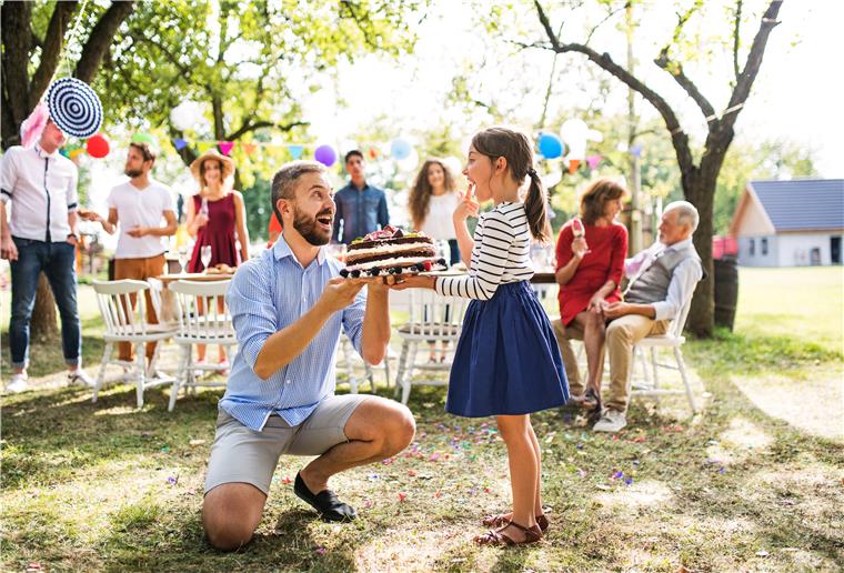Die richtige Deko für ein tolles Gartenfest im Sommer Mit den richtigen Dekotipps wird Ihre Gartenparty ein voller Erfolg