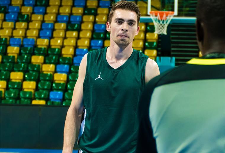 Basketball-Playoffs: Breitlauch scheitert mit seinem Team Mit den Tigers BBC aus Kigali schaffte es Adrian Breitlauch in die Playoffs. Dort war im Halbfinale Endstation.