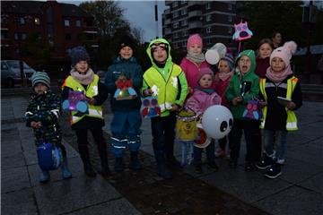 Mit den unterschiedlichsten Laternen gingen die Kinder durch Nordenham.