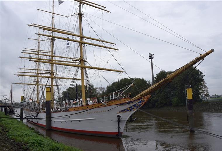 Mit der CDU spricht sich nun auch eine der Regierungsfraktionen für einen Umzug der „Schulschiff Deutschland“ von Bremen nach Bremerhaven aus. Foto: Rabbel