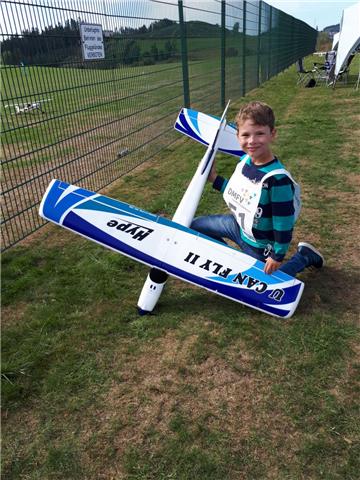 Mit diesem Motorflugzeug flog Malte Orwat bei dem Turnier im sauerländischen Eversberg die geforderten Figuren. Am Ende landete er in der Kategorie Motorflug-Juniorklasse auf Platz 14 von 22.