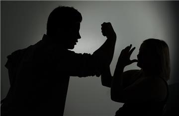 Mit durchschnittlich 250 Fällen von häuslicher Gewalt - fast immer gegen Frauen - befasst sich die Beratungsstelle in der Wesermarsch
