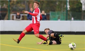 Mit Eike Reesing (rechts) sorgte der TSV Abbehausen für die Überraschung in der Fußball-Bezirksliga. Die Abbehauser stürzten den VfL Wildeshausen von der Tabellenspitze und sorgten für dessen erste Niederlage.