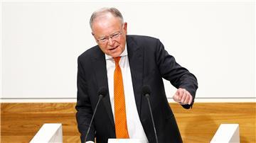 Mit einem Appell gegen völkisches Denken verabschiedet sich Weil als geschäftsführender Ministerpräsident.
