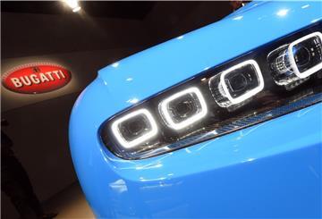 Ein Bugatti Chiron wird beim Genfer Auto-Salon 2016 beim Volkswagen-Konzernabend präsentiert.