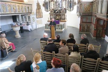 Mit einem festlichen Gottesdienst wurde die renovierte Langwarder Kirche eingeweiht.