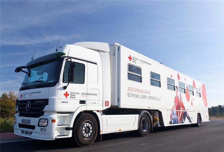 Blutspende-Truck stoppt vor der Helios-Klinik Mit einem solchen Blutspendemobil wird das Deutsche Rote Kreuz vor die Helios-Klinik rollen.