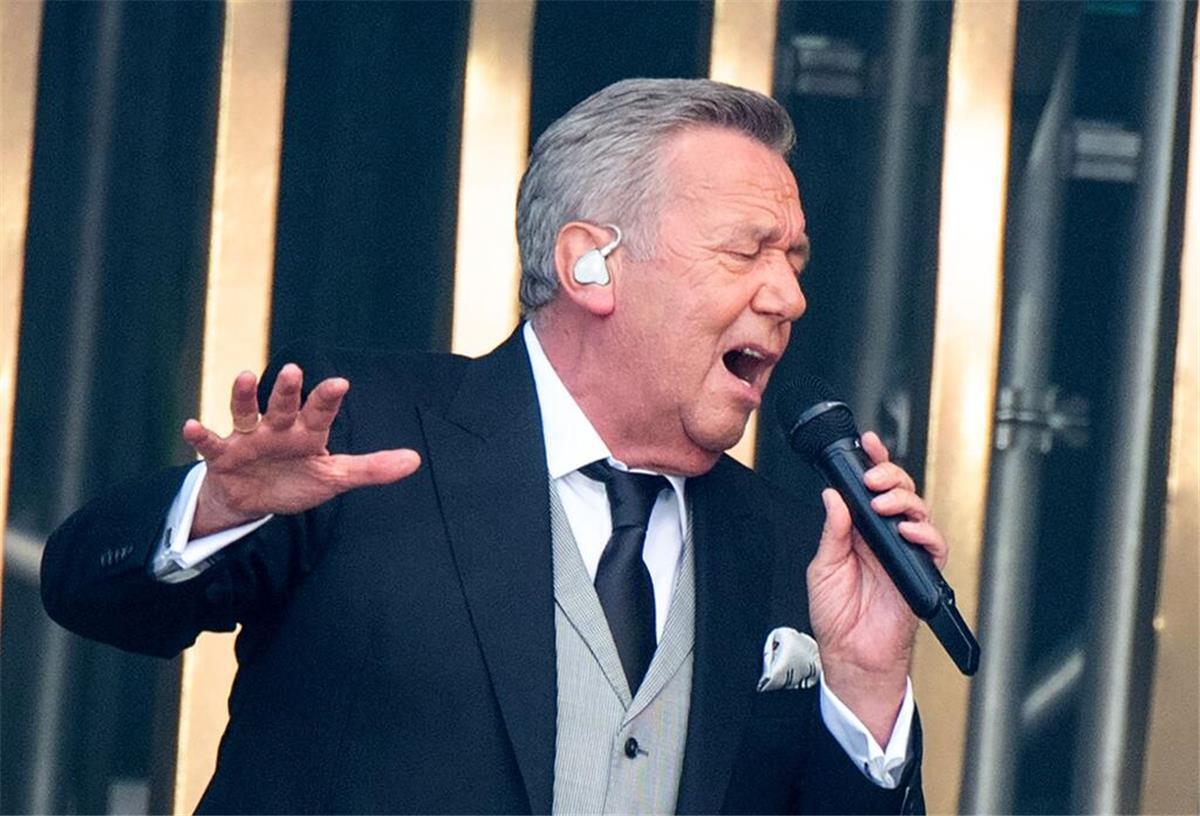 Roland Kaiser: „Ich bin einer von vielen, mehr nicht“ Mit einem umjubelten Konzert in Bad Segeberg ist Schlagerstar Roland Kaiser in seine Jubiläumstour gestartet.