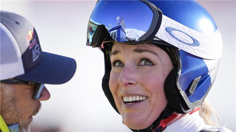 Comeback mit 40: Lindsey Vonn rast in Weltcup-Punkte Mit einen glücklichen Lächeln reagiert Lindsey Vonn auf ihr Weltcup-Comeback.