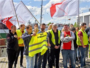 Der Streik ist abgewendet: Mit einer Demonstration hatte die Gewerkschaft NGG in der vergangenen Woche Druck gemacht. Nun gibt es einen Tarifabschluss bei der Deutschen See.