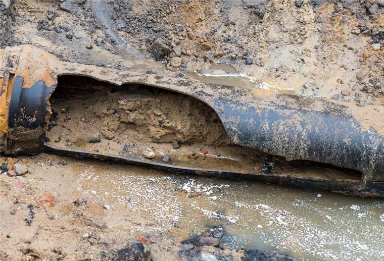 Schadenfall im Haus? Neue Technik macht Reparatur und Abwicklung einfacher Ein kaputtes Wasserrohr. Mit einer neuen, digitalen Technik sollen Schäden nach Wasserrohrbruch oder Brand schneller reguliert werden.