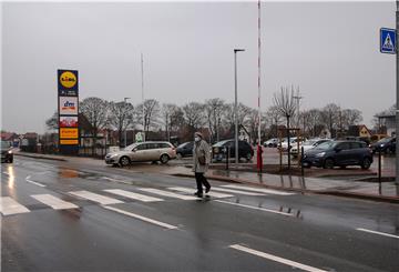 Mit Eröffnung des neuen Lidl-Marktes vor gut einem Monat an der Atenser Allee ist dort auch ein Zebrastreifen angelegt worden.